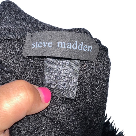Steve Madden Black Faux Fur-Collar Poncho, One Size - Picture 9 of 10